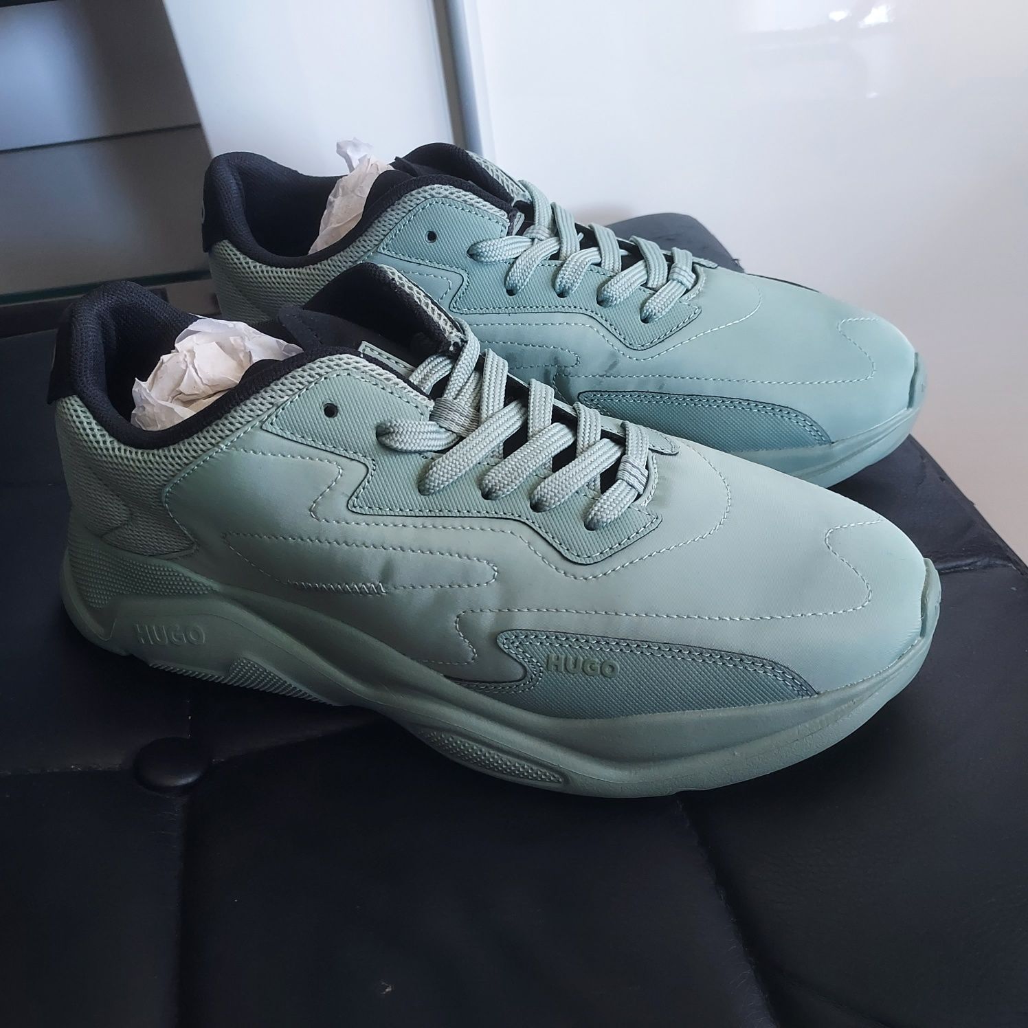 Oryginalne buty Hugo Boss w rozmiarze 42 model leon_runn
