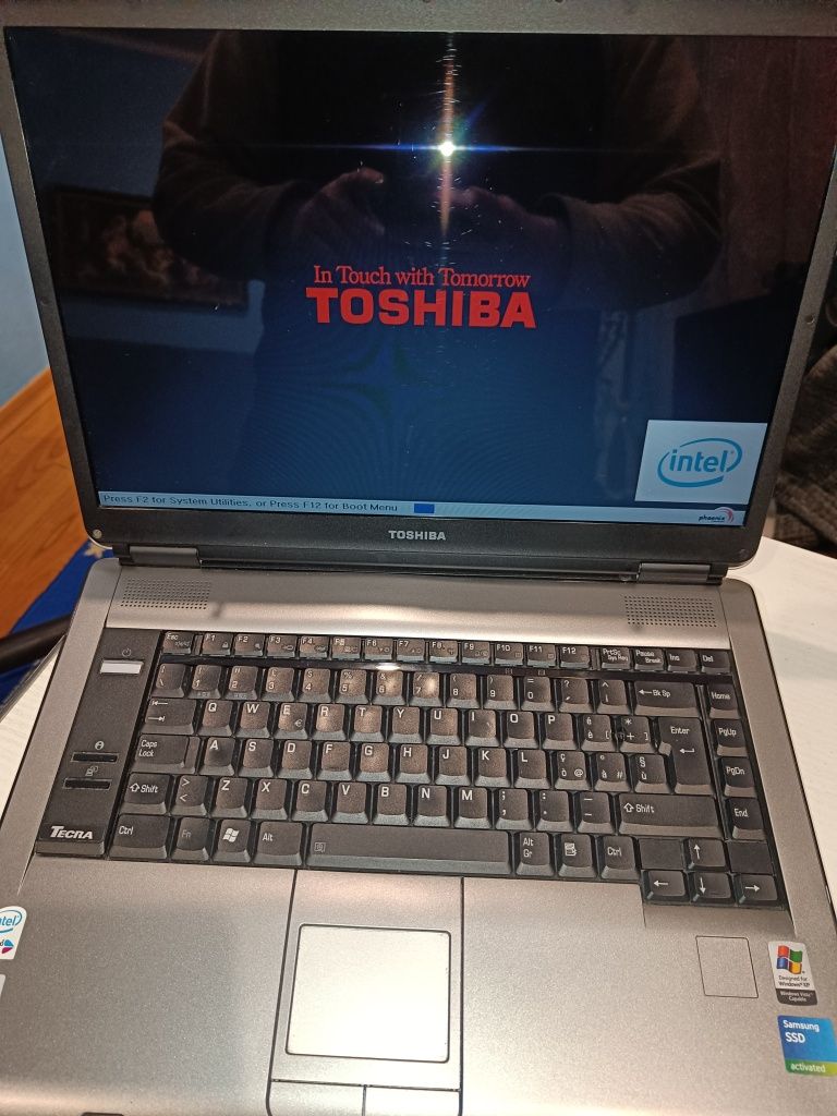 Ноутбук Toshiba Tecra A7 PTA71E / 15.4' / Intel T2400 / 2gb / 100 gb