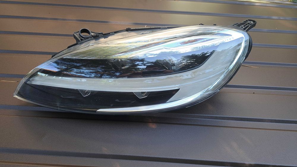 Volvo V40 Reflektor lewy LHD Full Led