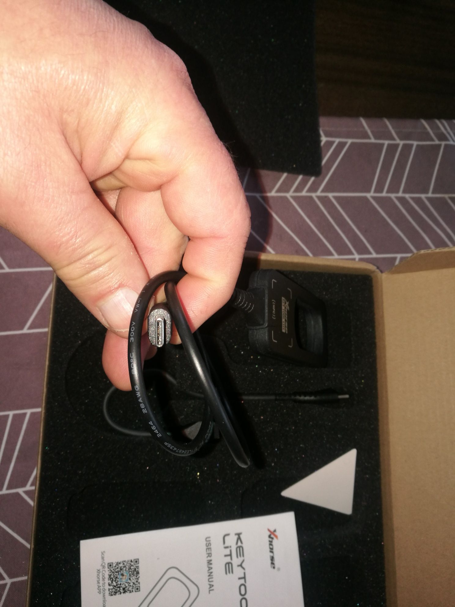 Programator kluczy Xhorse Key Tool Mini działa z oprogramowaniem w tel