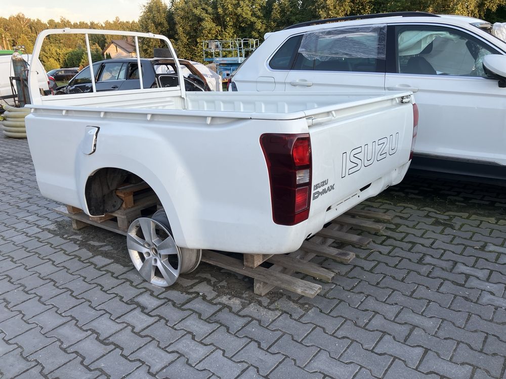 Paka Isuzu D-MAX Nowa Lampy Burta Przyczepka