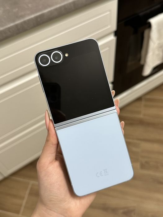 Продаю Samsung Flip 6 12/256