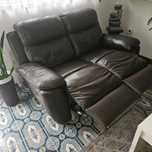 Vendo sofas pele 3 lugares + 2 lugares