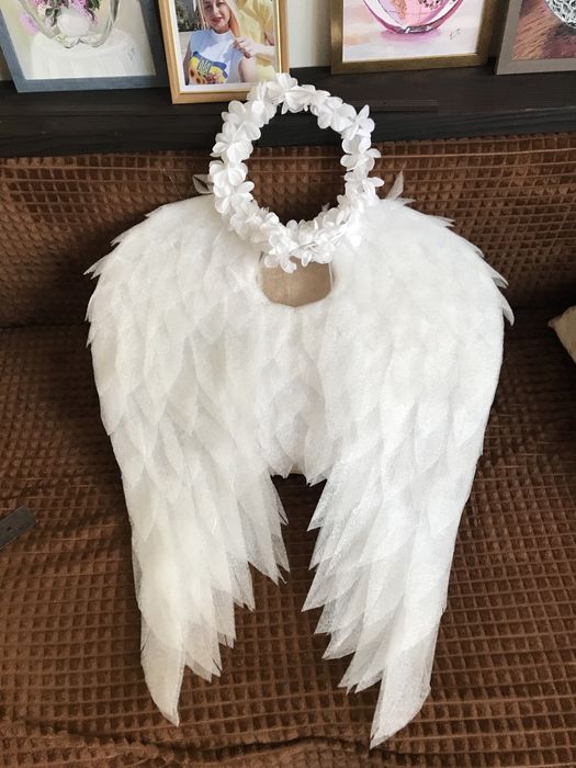 Крила голуба  миру, Крила ангела