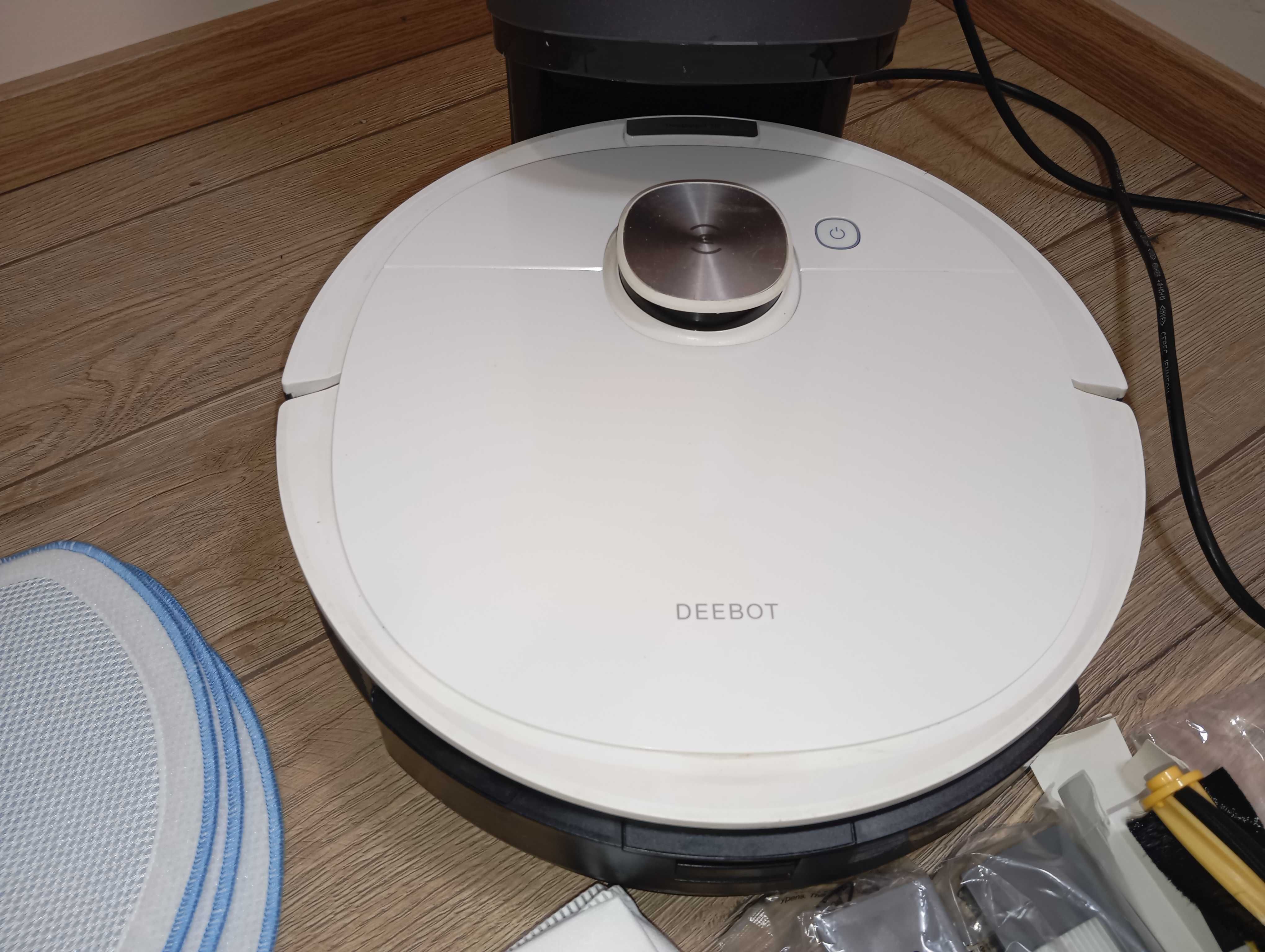 Inteligentny robot sprzątający i mopujący ECOVACS DEEBOT OZMO T8+
