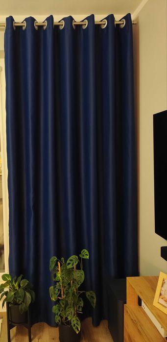 Granatowe zasłony