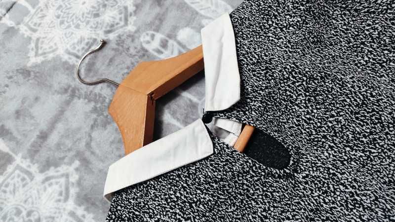 Bluzka damska z kołnierzykiem Reserved - sezon wiosna lato 2025