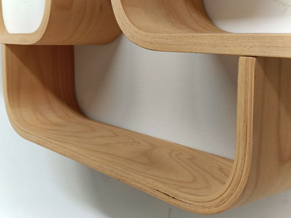 Volak Holesov model  półki wiszące na ścianę gięta sklejka design