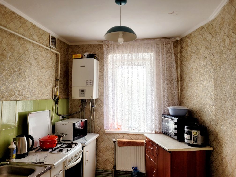 Продам двокімнатну з автономним