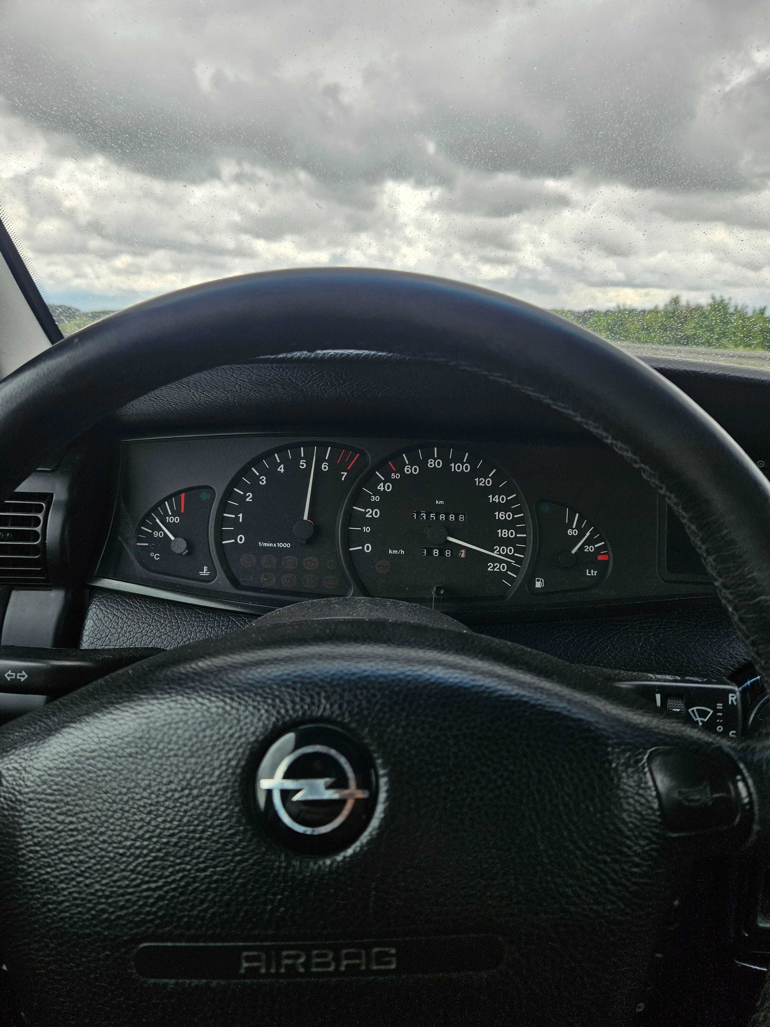 Opel Omega 2.0 16V Sport