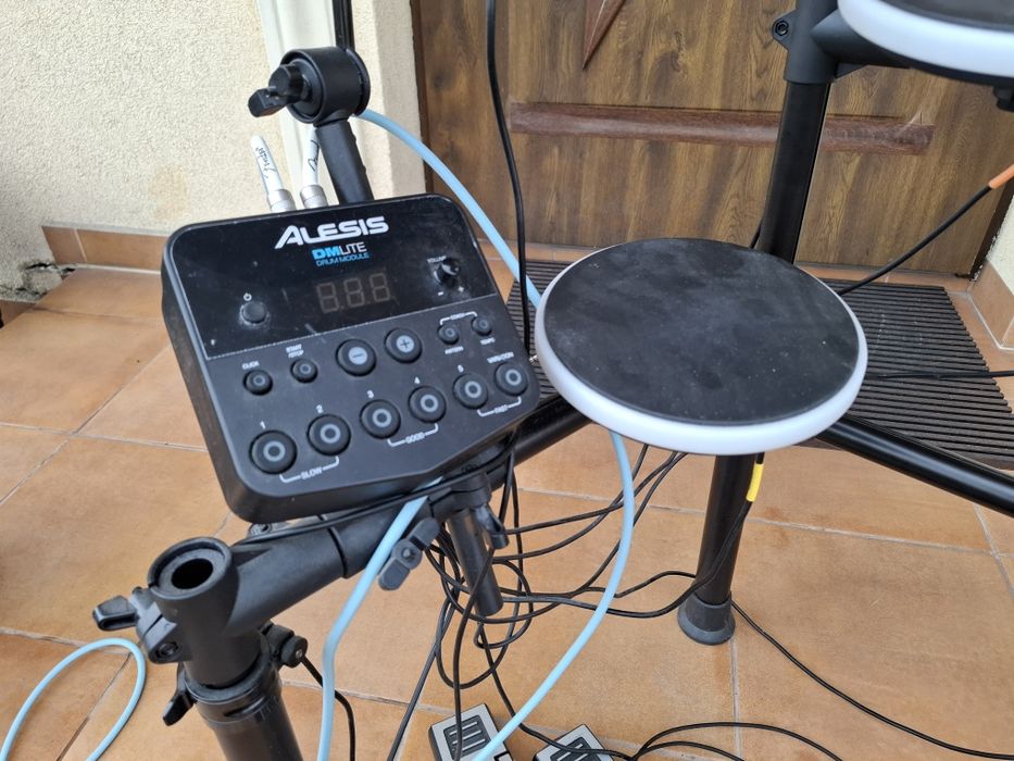 Sprzedam elektroniczną perkusję ALESIS DM LITE KIT, wzmacniacz Fender