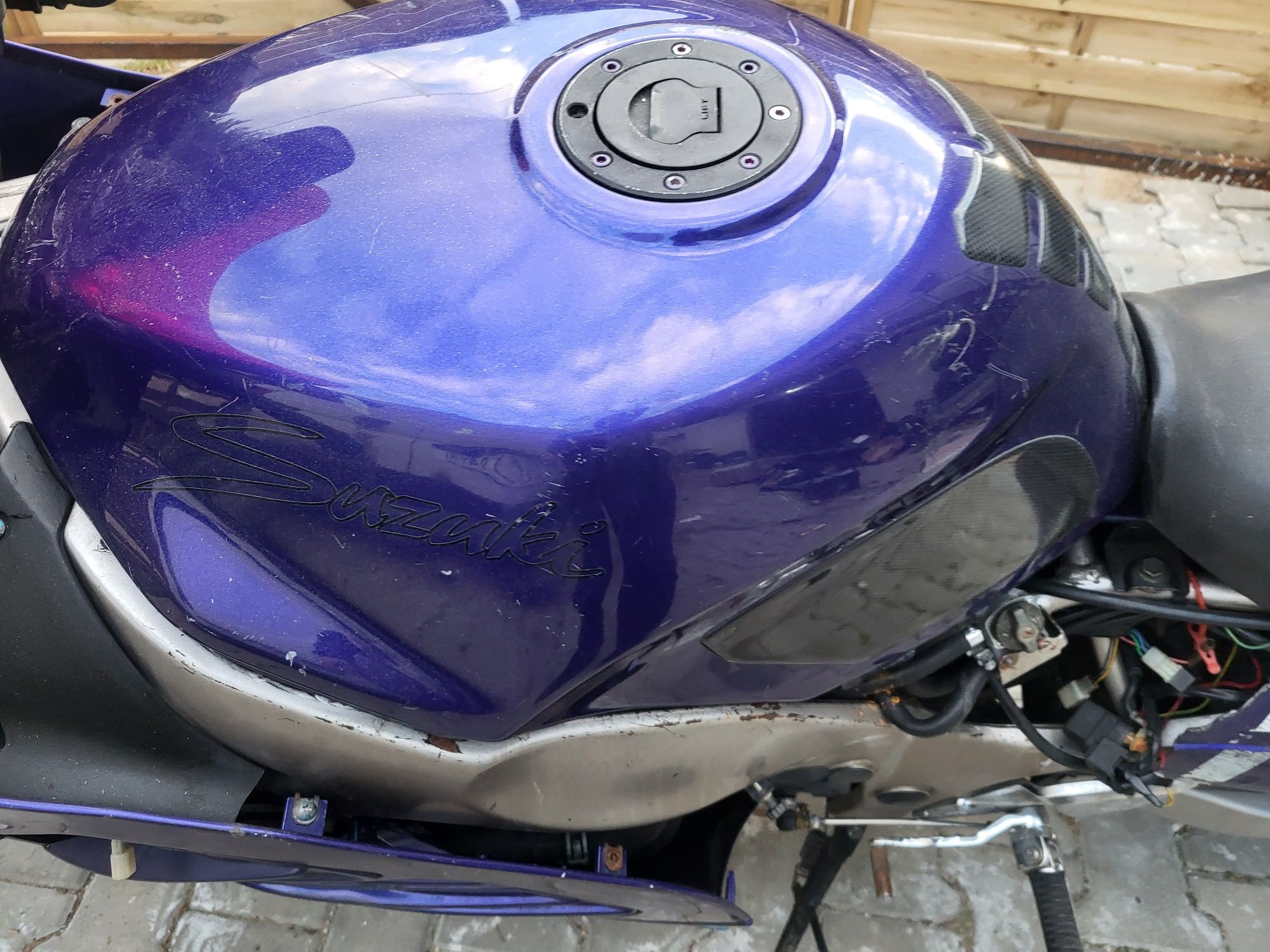 Bąk zbiornik paliwa suzuki rf 600