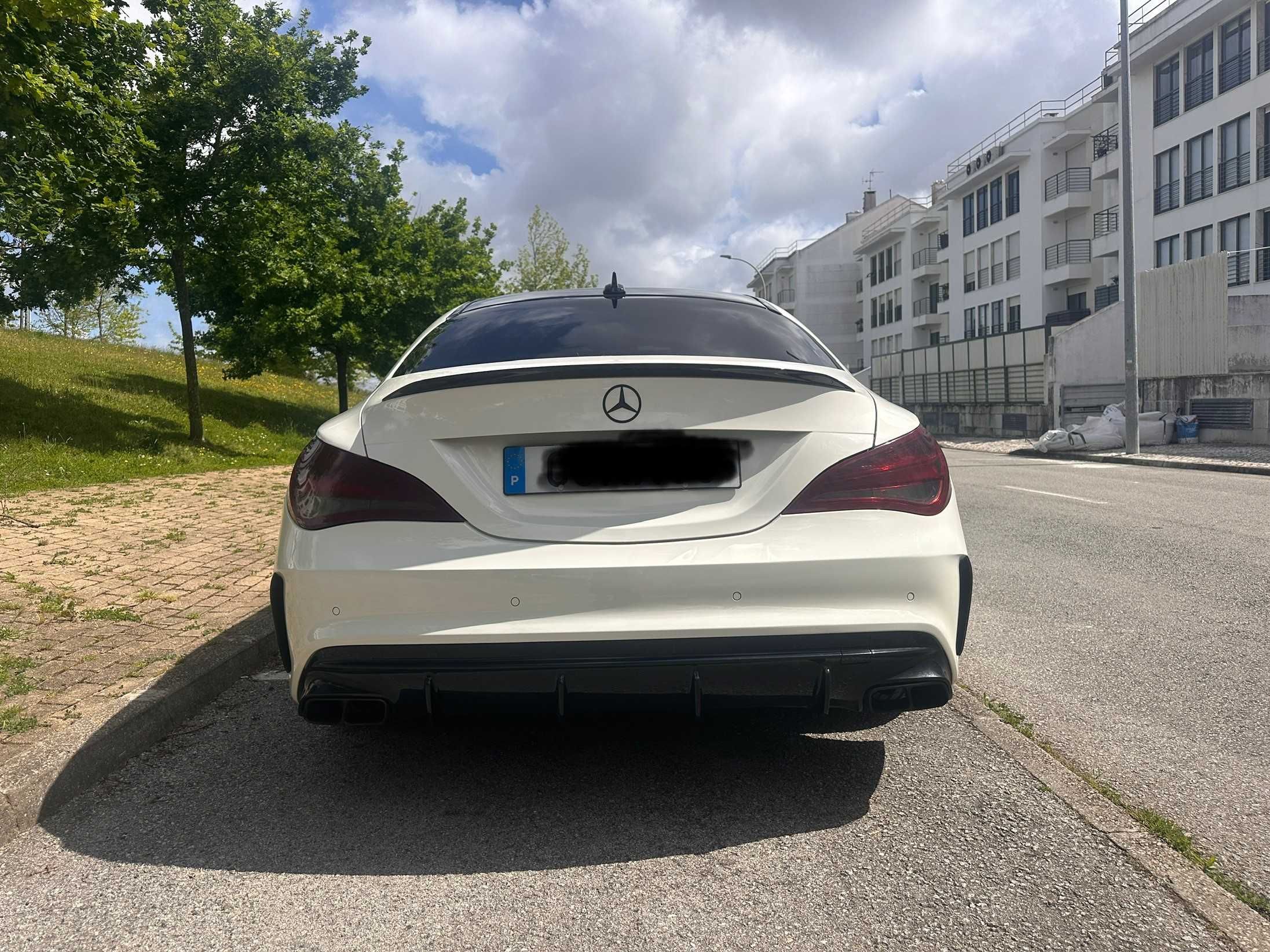 Mercedes-Benz CLA 220 AMG
