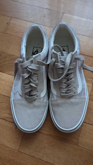 Vans bege sem uso