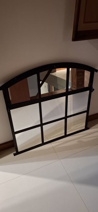 Lustro nascienne wykonane z okna fabrycznego