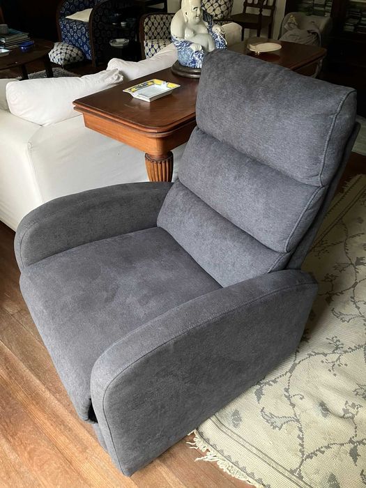 Poltrona/cadeirão reclinável cinzento escuro, com apoio pernas