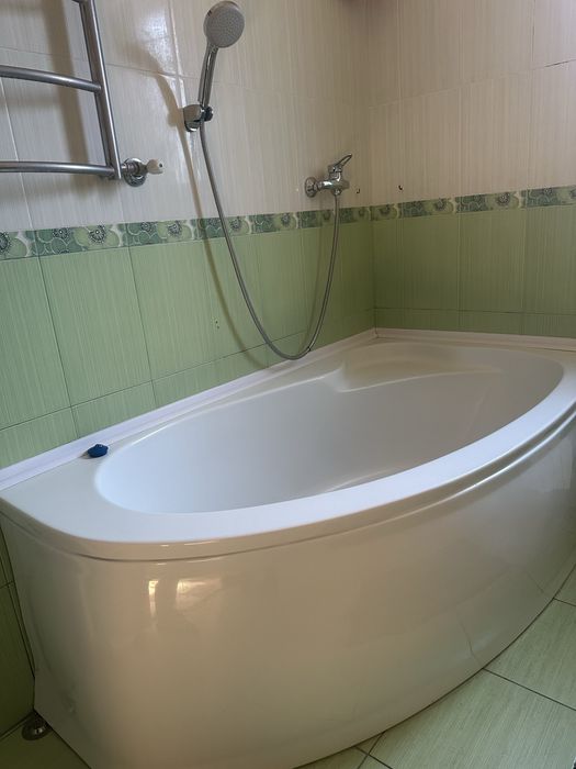 Угловая ванна акриловая