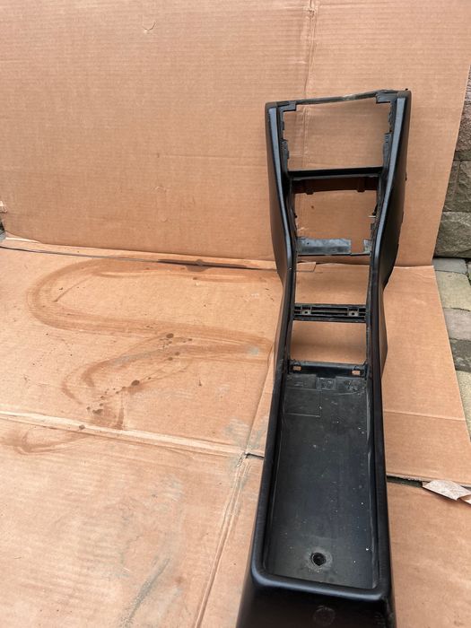 Консоль на 124 мерседес