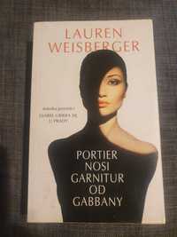 Portier nosi garnitur od Gabbany. Weisberger