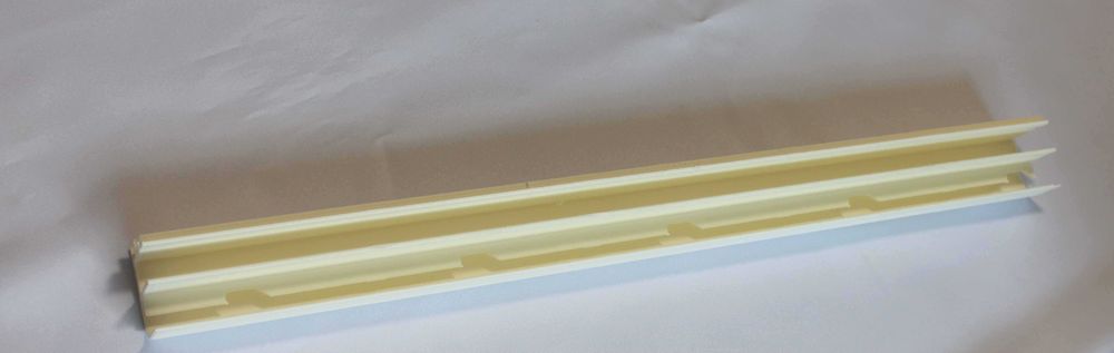 Prowadnicy rolety w kamperze, przyczepie kempingowej - prawa