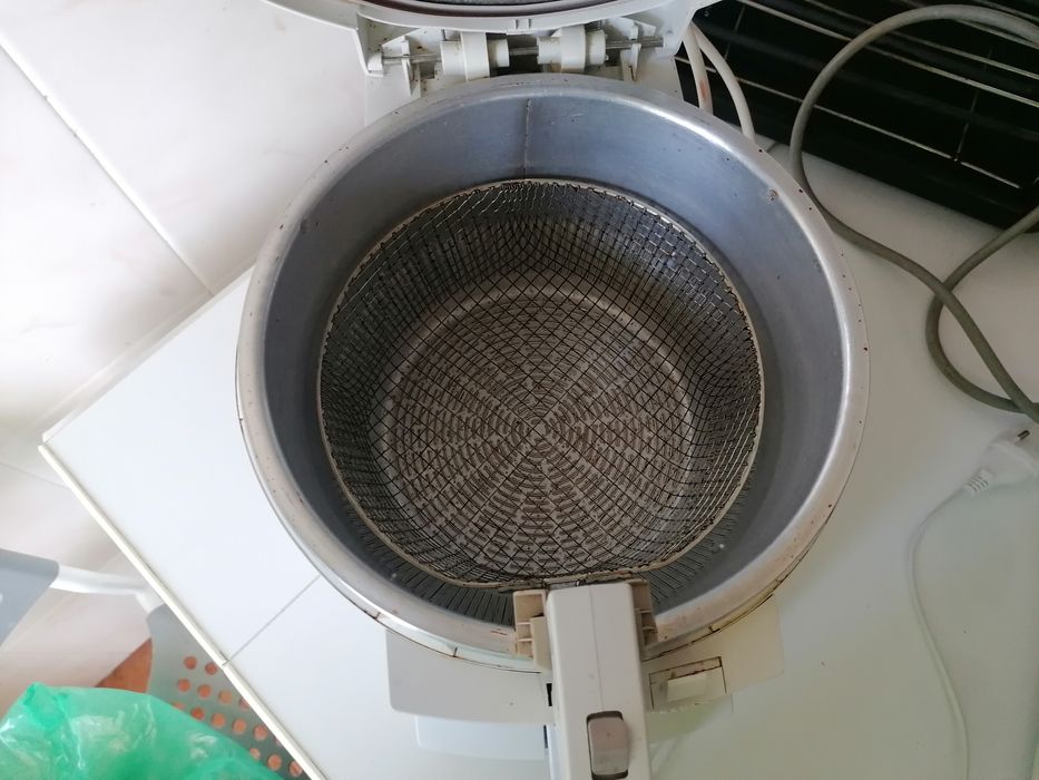 1 Fritadeira + 1 Grelhador eléctrico