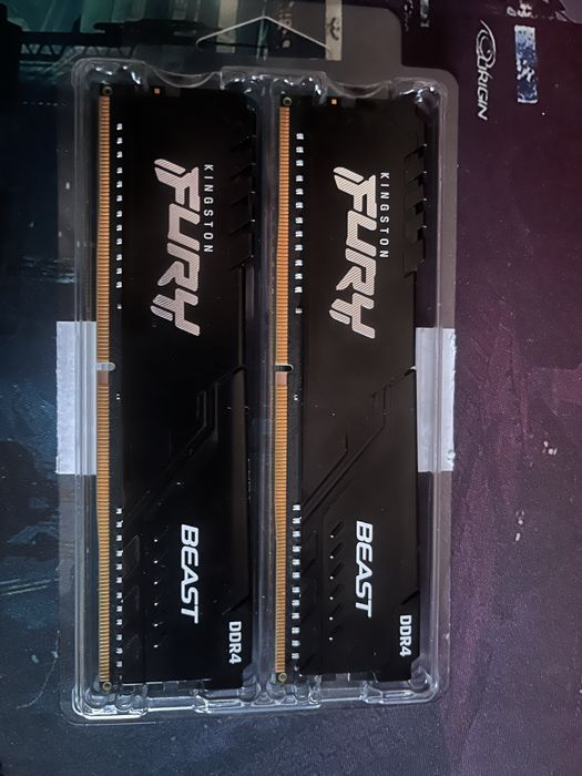Продаю оперативну пам’ять Kingston DDR4 16GB (2×8GB)