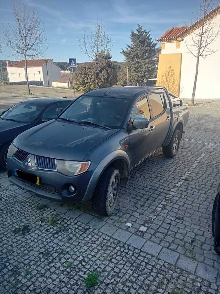 Mitsubishi L200 em bom estado! Pronta a andar!