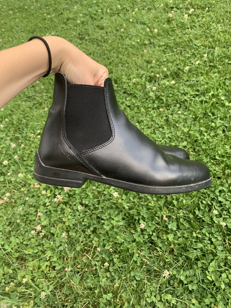 Sprzedam buty i czapsy jeźdźieckie Fouganza