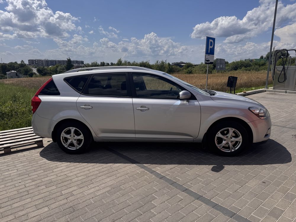 Kia ceed 2010 1.6crdi