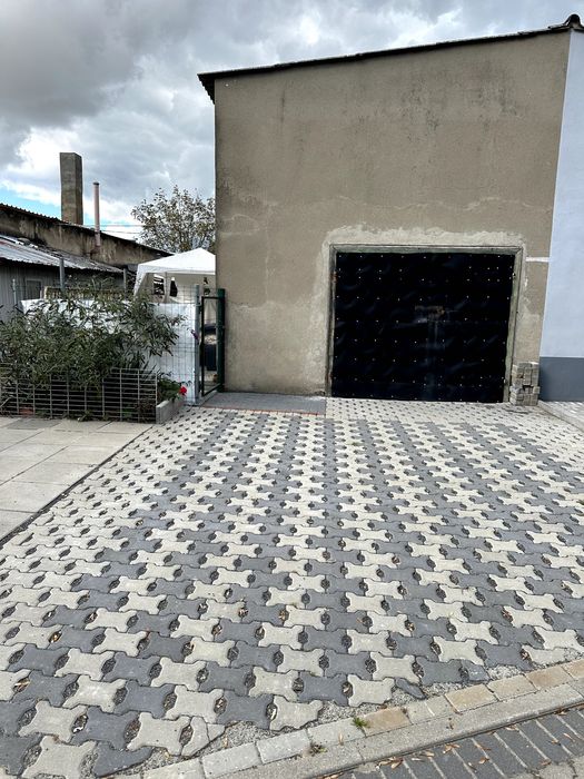 Garaż murowany w Ptaszkowie z kącikiem na grilla i ze strychem