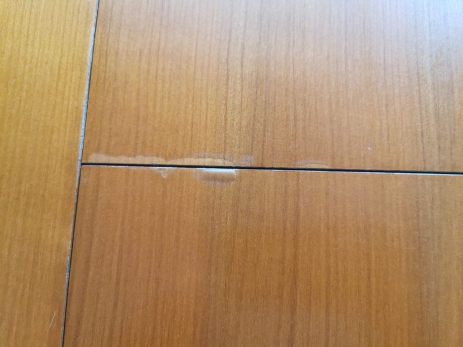 Stół rozkładany z krzesłami, bardzo wygodne krzesła