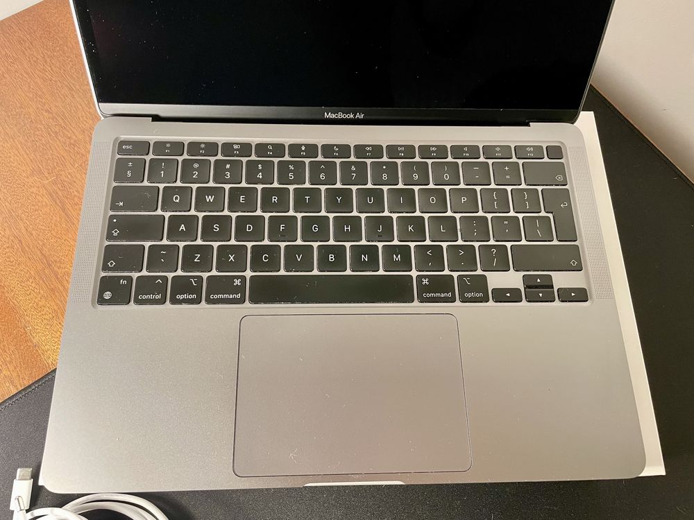 Laptop MacBook Air M1 w stanie idealnym. Cyber Monday cały tydzień