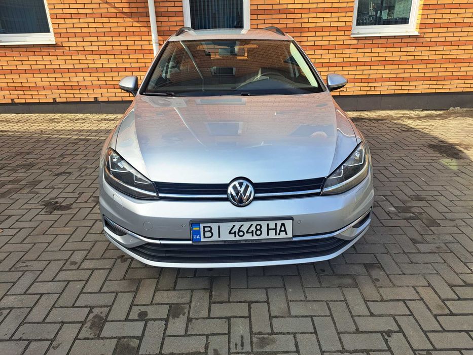 Автомобіль Volkswagen Golf