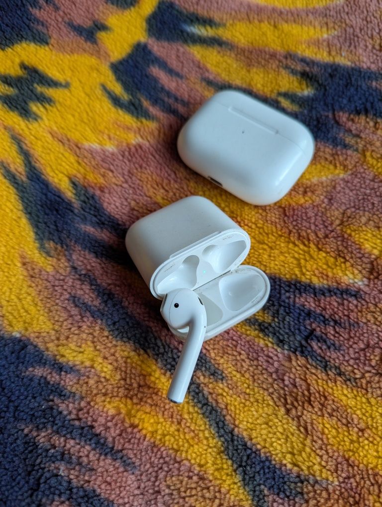 Продам гарнітуру Airpods 2.