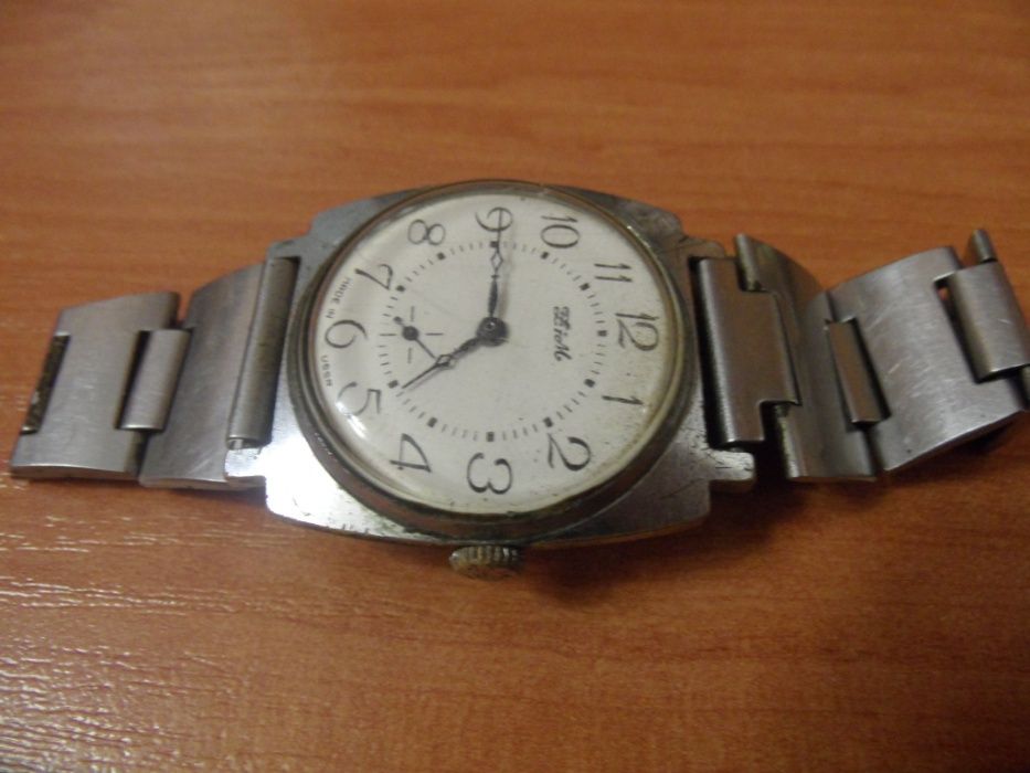 Zegarek mechaniczny rosyjski ładny działa