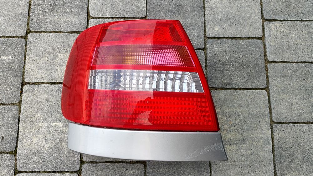 Lampa lewa tył Audi A4 B5 Lift sedan