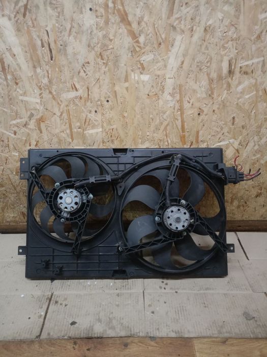 Дифузор з ветеляторами в зборі фольцваген гольф 4 Бора шкода тур