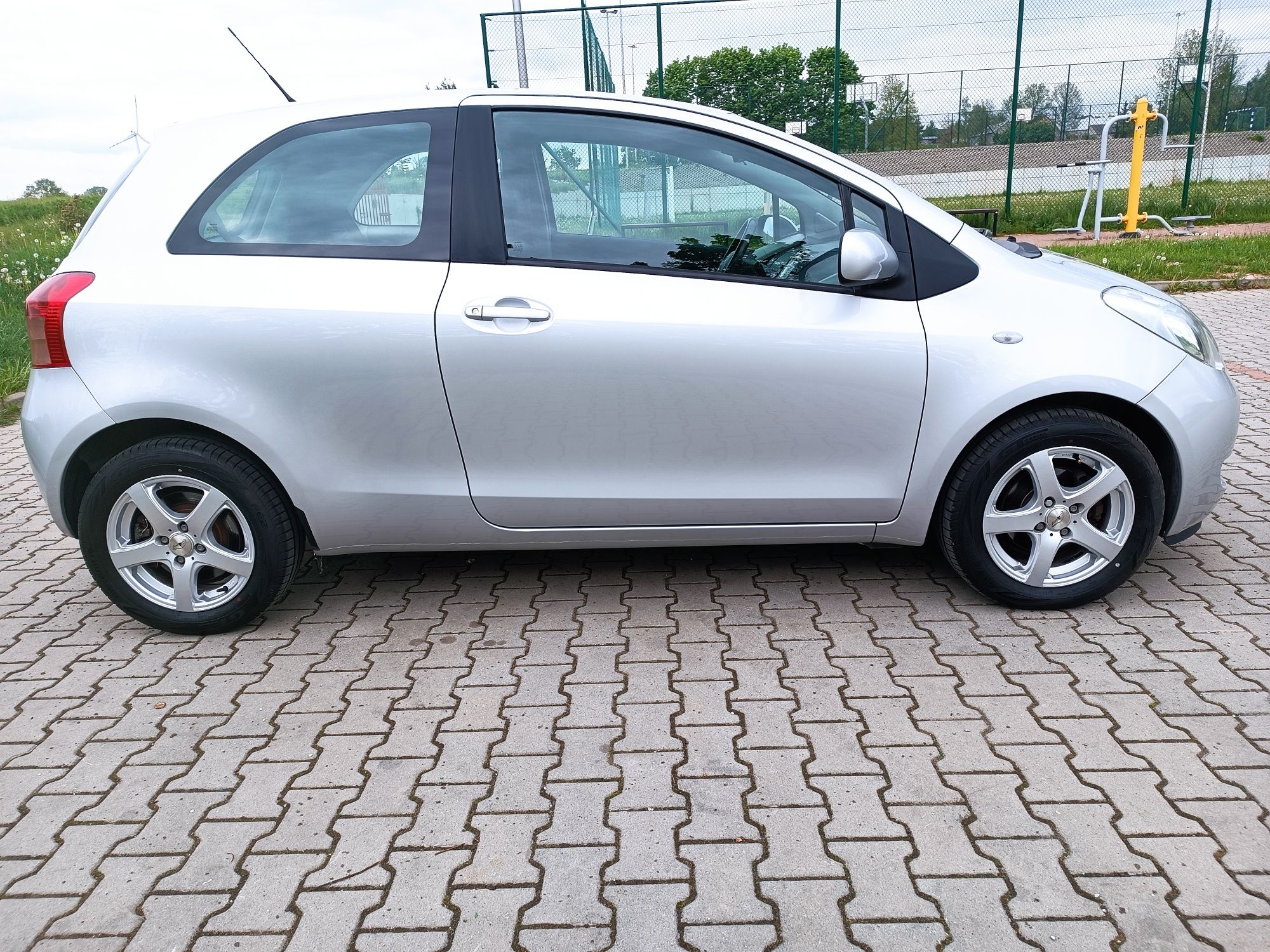 Toyota Yaris 2007 rok 1.3 Benzyna