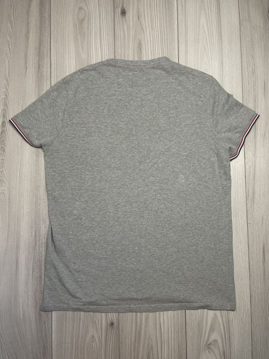 Koszulka basic Moncler z patką na ramieniu