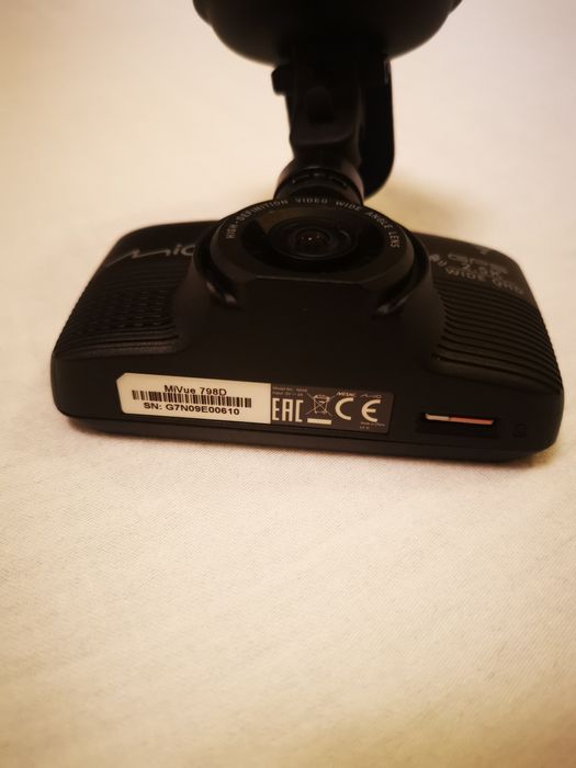 Wideorejestrator MIO Mivuetm 798 dual