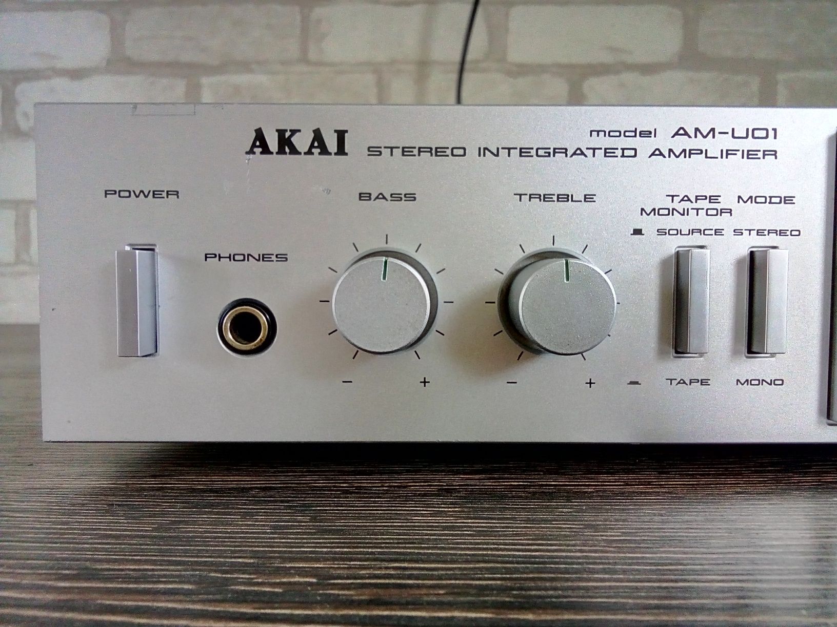 AKAI AM-U01 Stereo Integrated Amplifier 1980-81