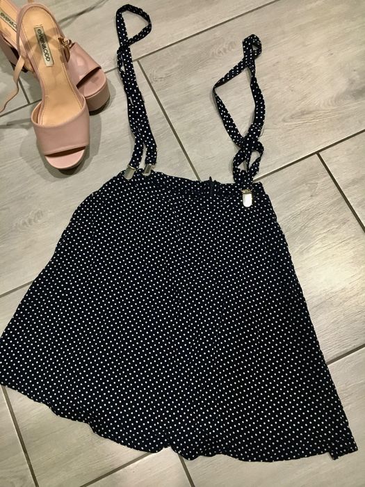 Spódnica na szelkach w groszki