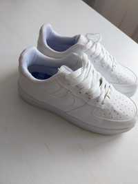 Biale sneakersy AirForceOne nowe 40
