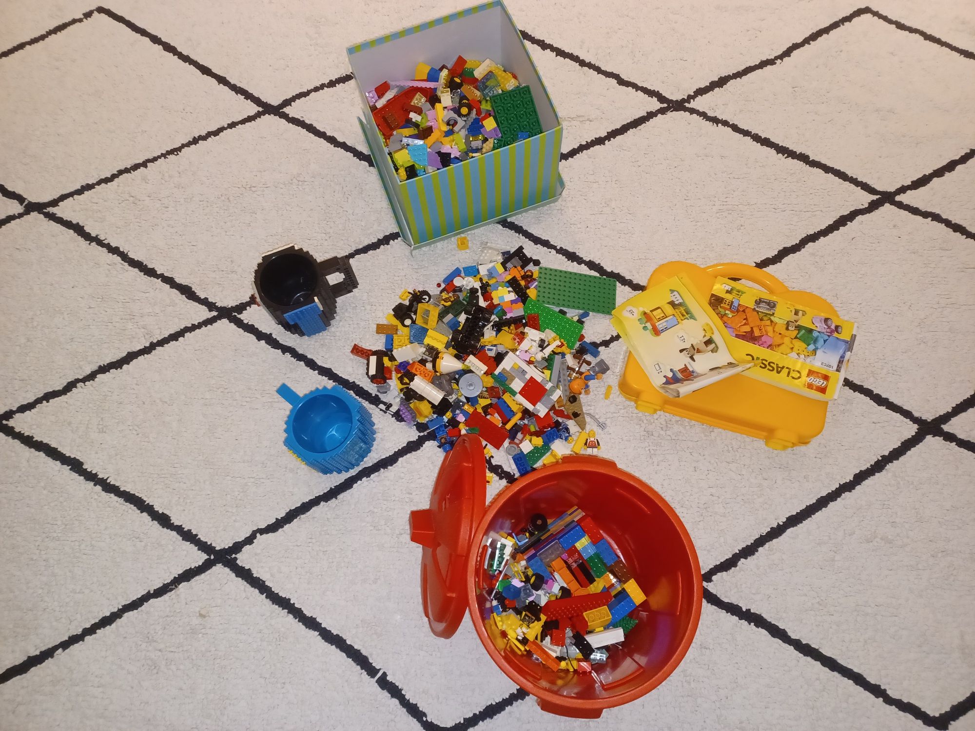 Legos variados (Lego Classic - blocos pequenos) 4+