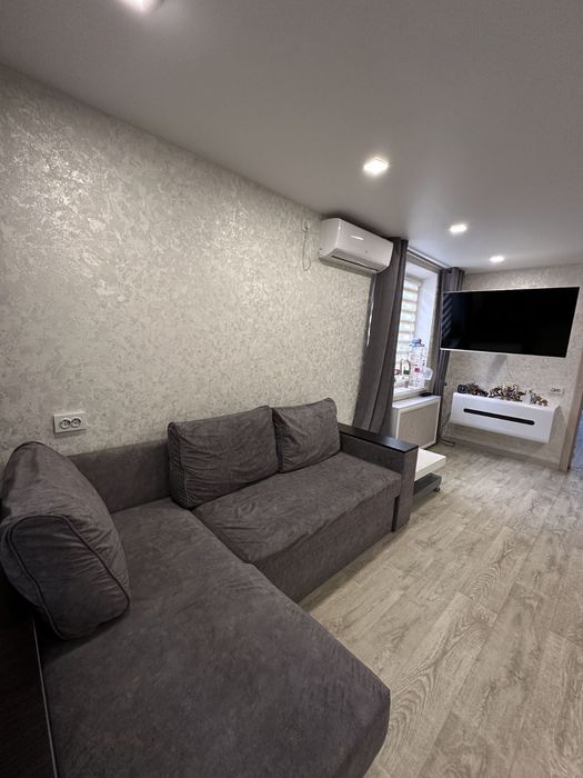 3 кімнатна квартира в Центрі з дизайнерським ремонтом[]