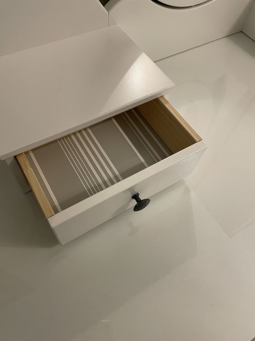 Biała toaletka IKEA Hemnes stolik do makijazu biurko kosmetyczne