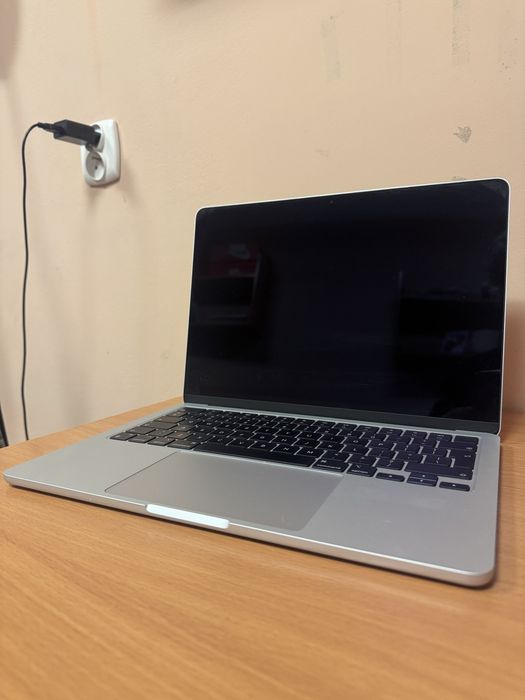 Macbook Air m2 16/256GB silver