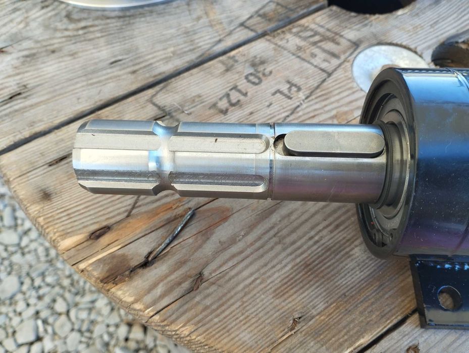 Łuparka świdrowa doi ciągnika WOM z kołem pasowym / świder 100mm