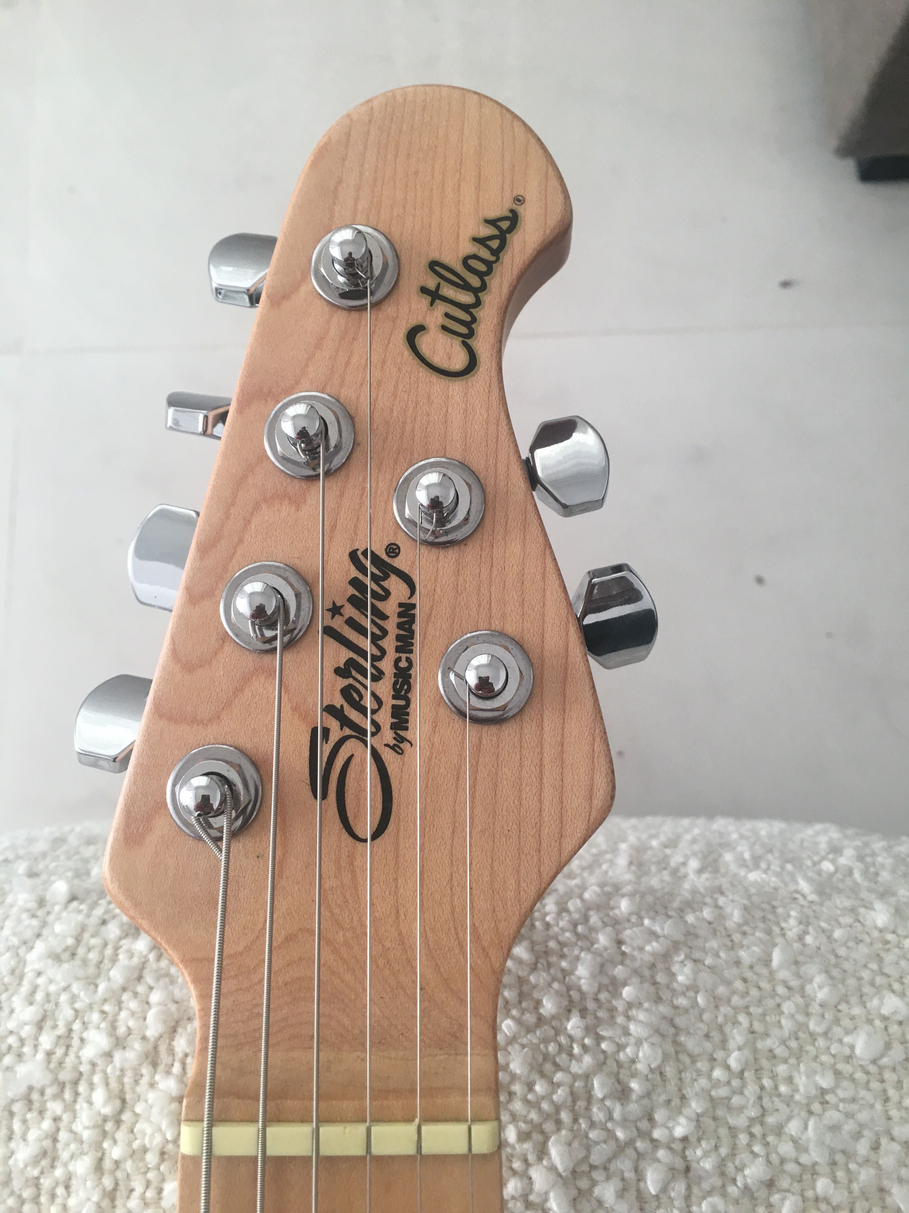 Guitarra Stratocaster Music Man Sterling CT50 (Fender)