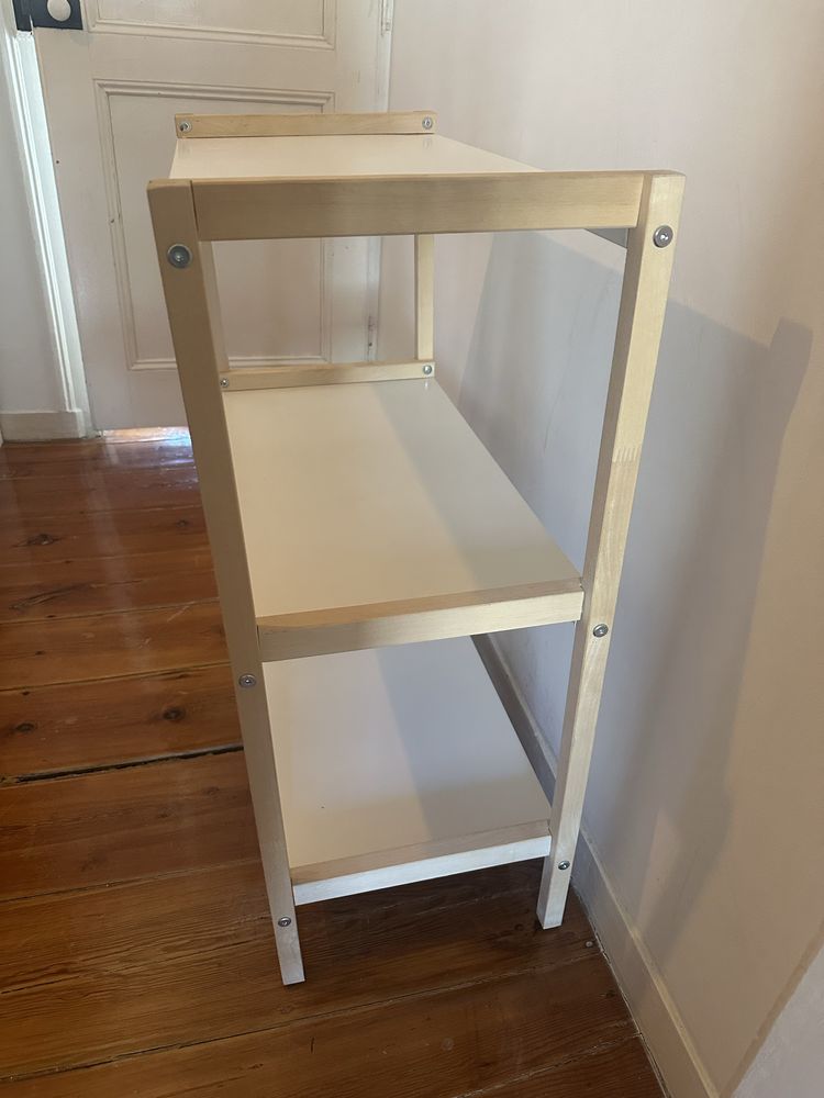 Wooden and White Shelf/ Estante
